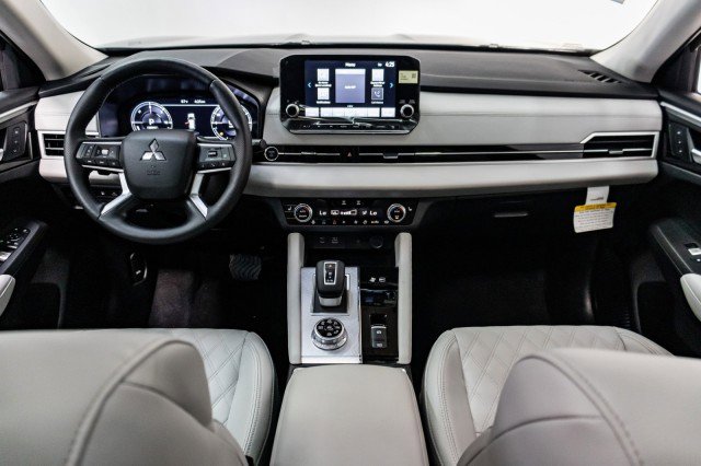 New 2025 Mitsubishi Outlander SEL image 19