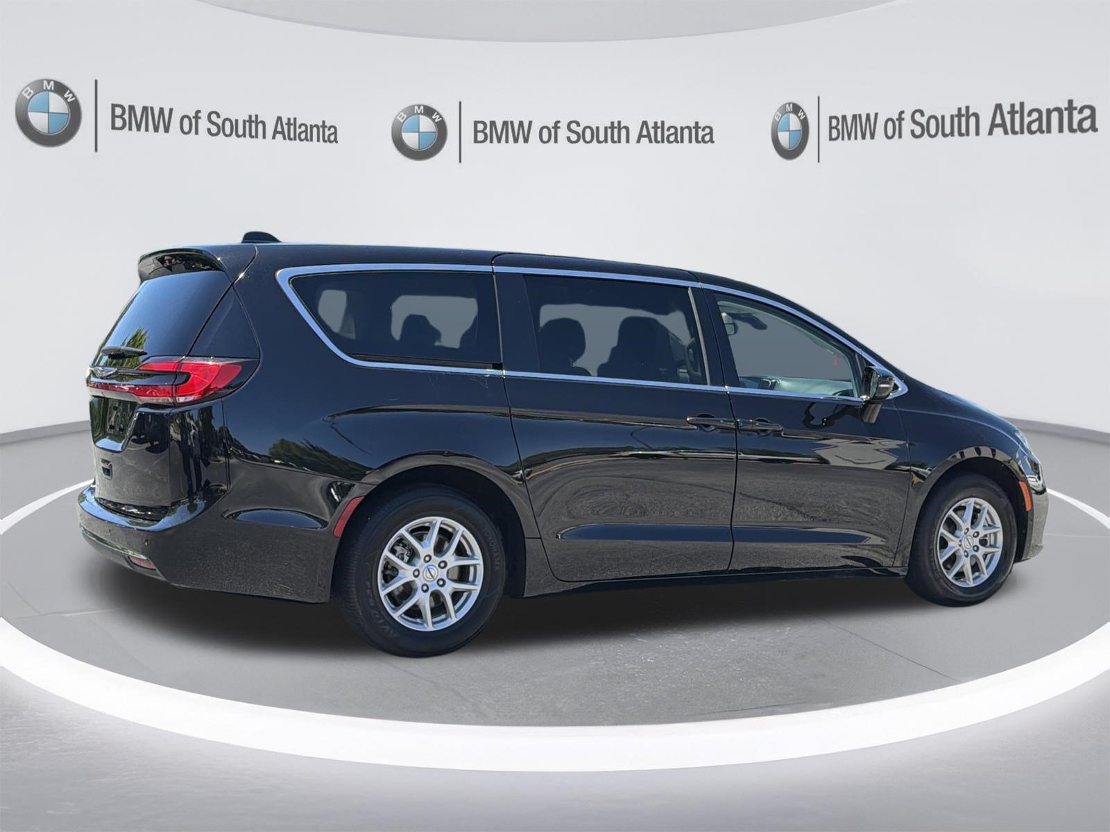 Used 2024 Chrysler Pacifica Touring-L FWD image 27