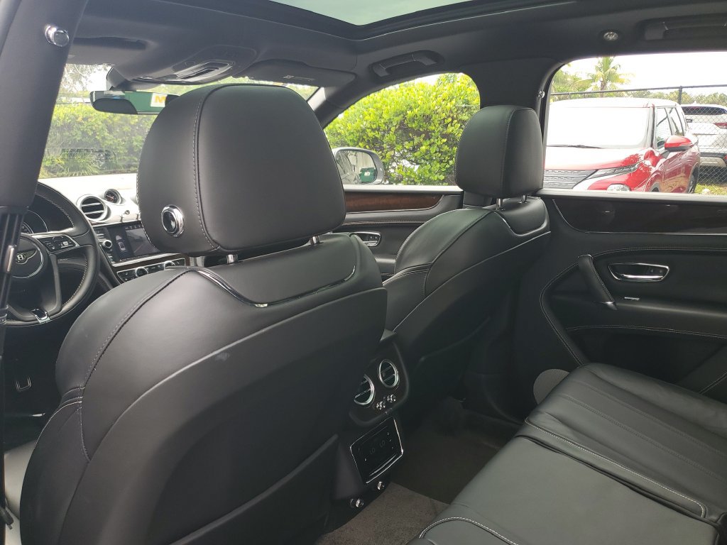 Used 2018 Bentley Bentayga AWD/4WD image 13