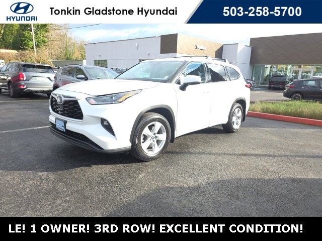 Used 2021 Toyota Highlander LE image 3