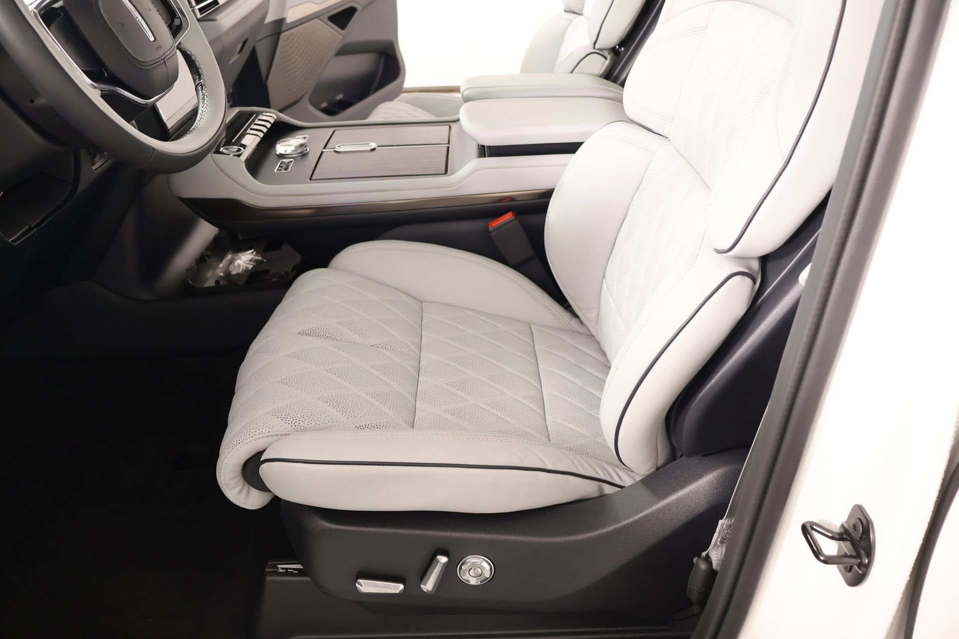 New 2026 Lincoln Navigator Black Label AWD/4WD image 12