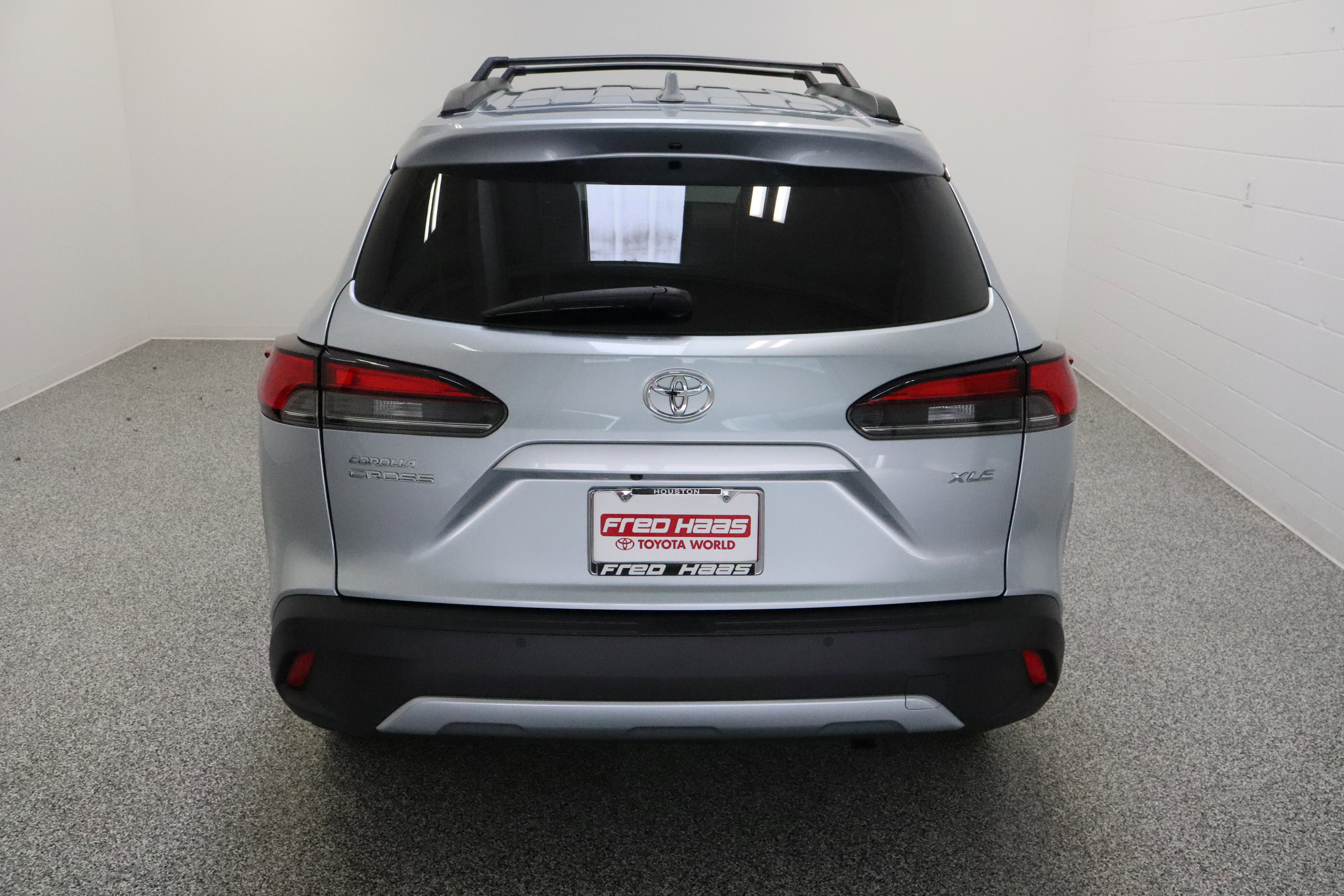 Used 2023 Toyota Corolla Cross XLE w/ Convenience Package FWD image 8