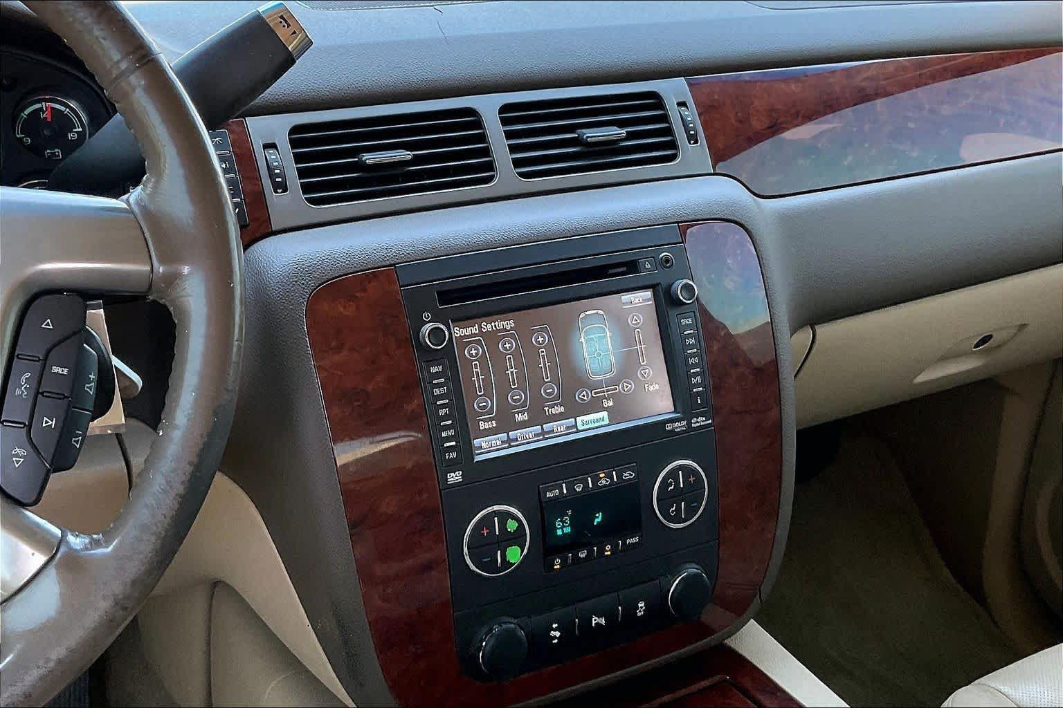 Used 2012 Chevrolet Avalanche LTZ RWD image 6