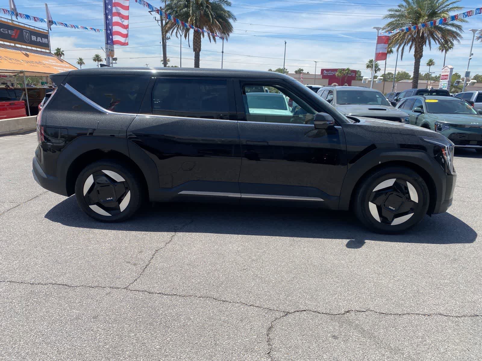 Used 2024 Kia EV9 Light Long Range RWD image 4