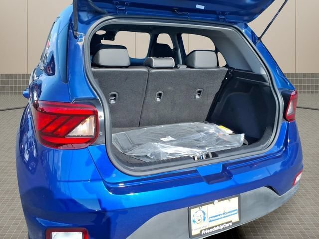 Used 2023 Hyundai Venue Limited w/ Cargo Package FWD image 8