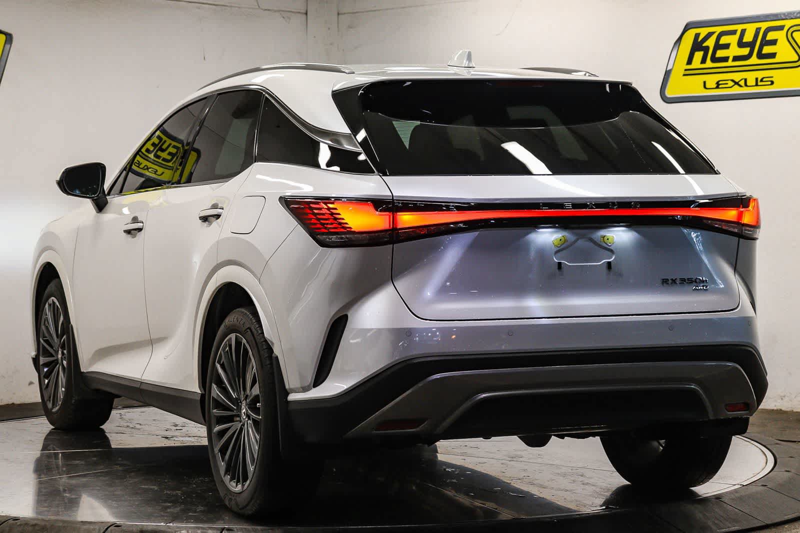 Used 2024 Lexus RX 350h w/ Convenience Package AWD/4WD image 8