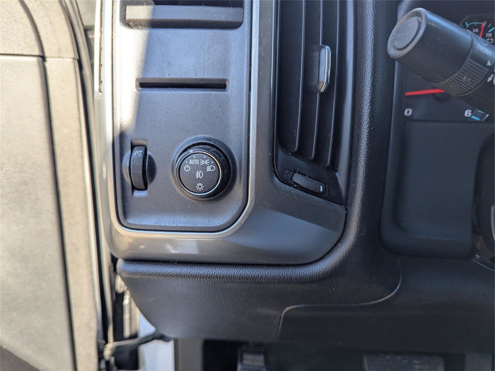 Used 2015 Chevrolet Silverado 1500 LT w/ LT Convenience Package image 26