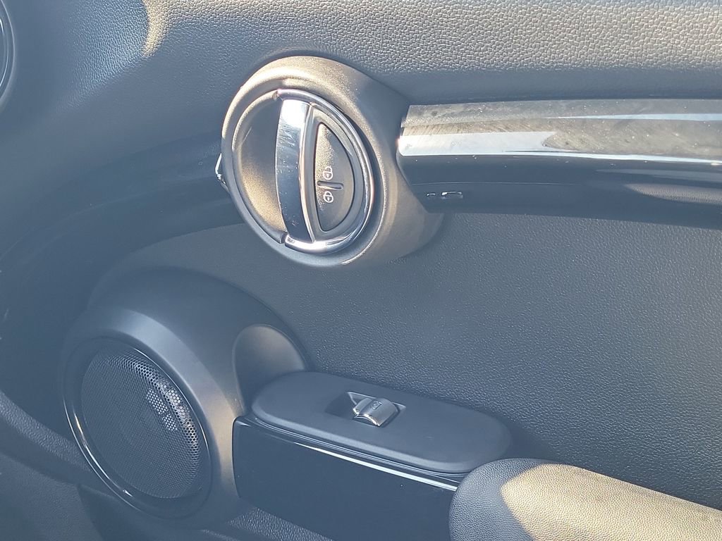 Used 2018 MINI Cooper S image 16