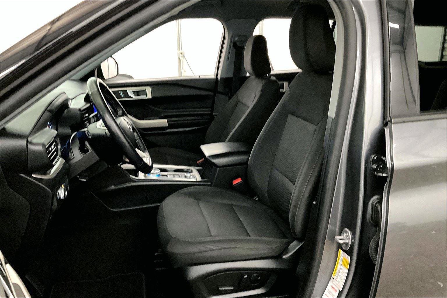 Used 2022 Ford Explorer XLT image 25