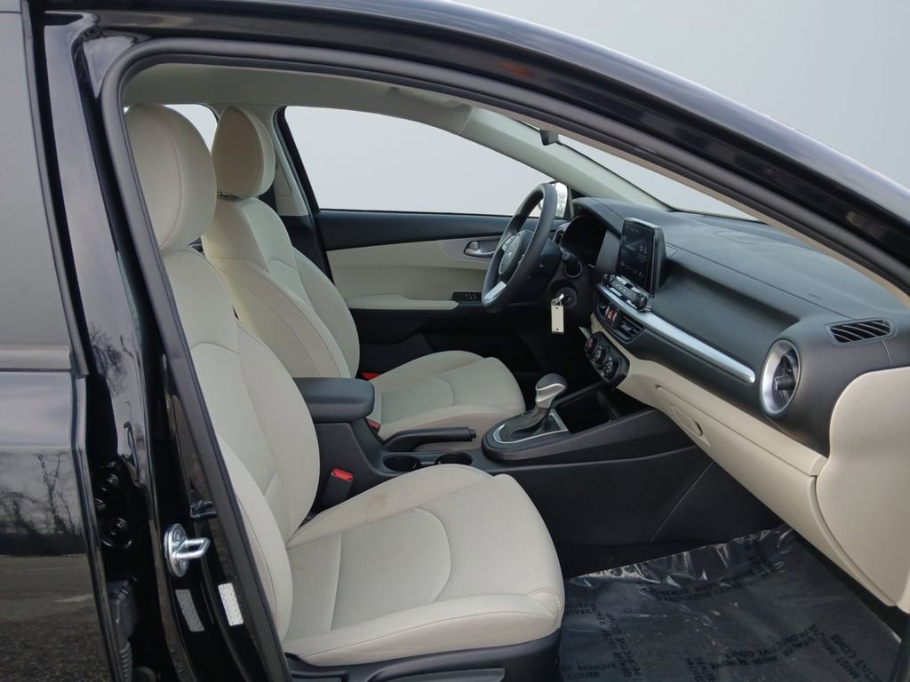 Used 2023 Kia Forte LXS image 15