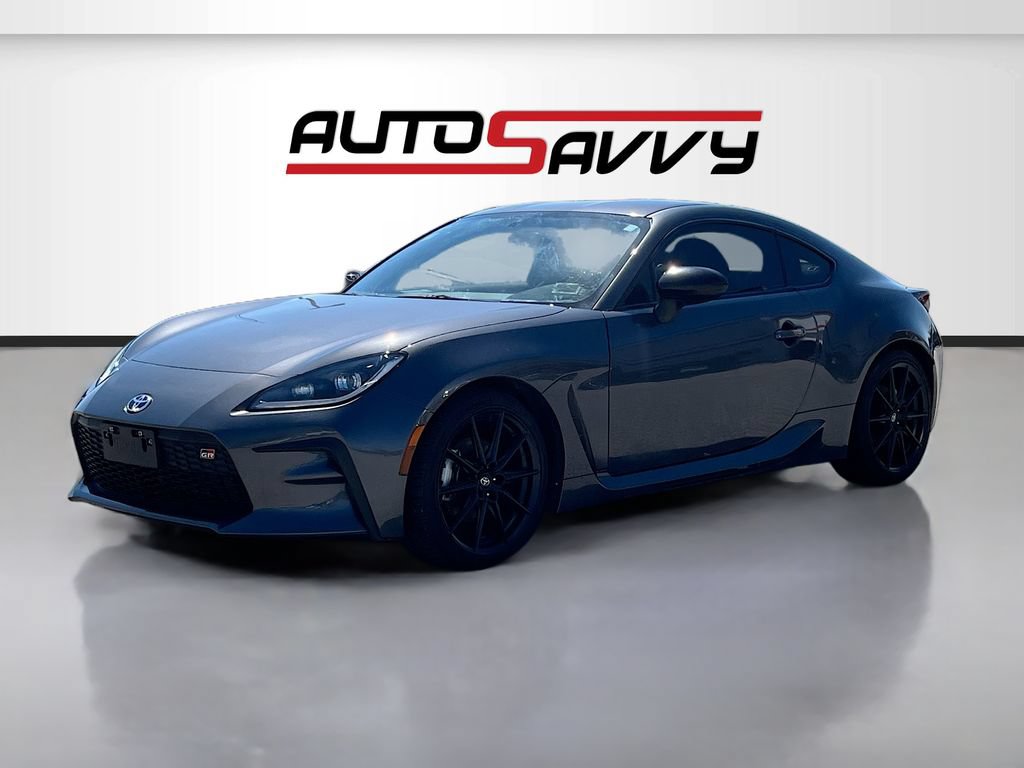 Used 2025 Toyota GR86 Premium RWD image 3