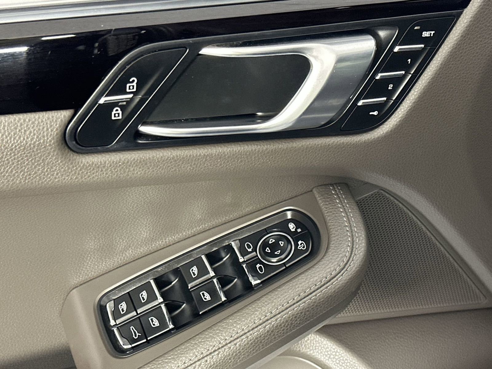 Used 2019 Porsche Macan S AWD/4WD image 13