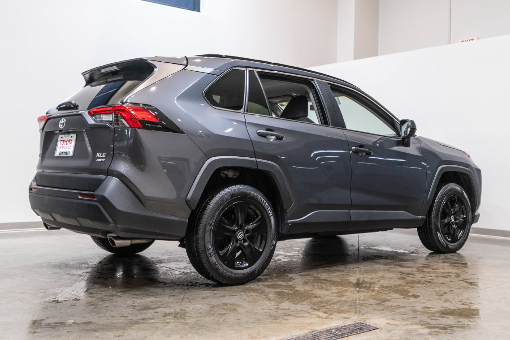 Used 2021 Toyota RAV4 XLE AWD/4WD image 9