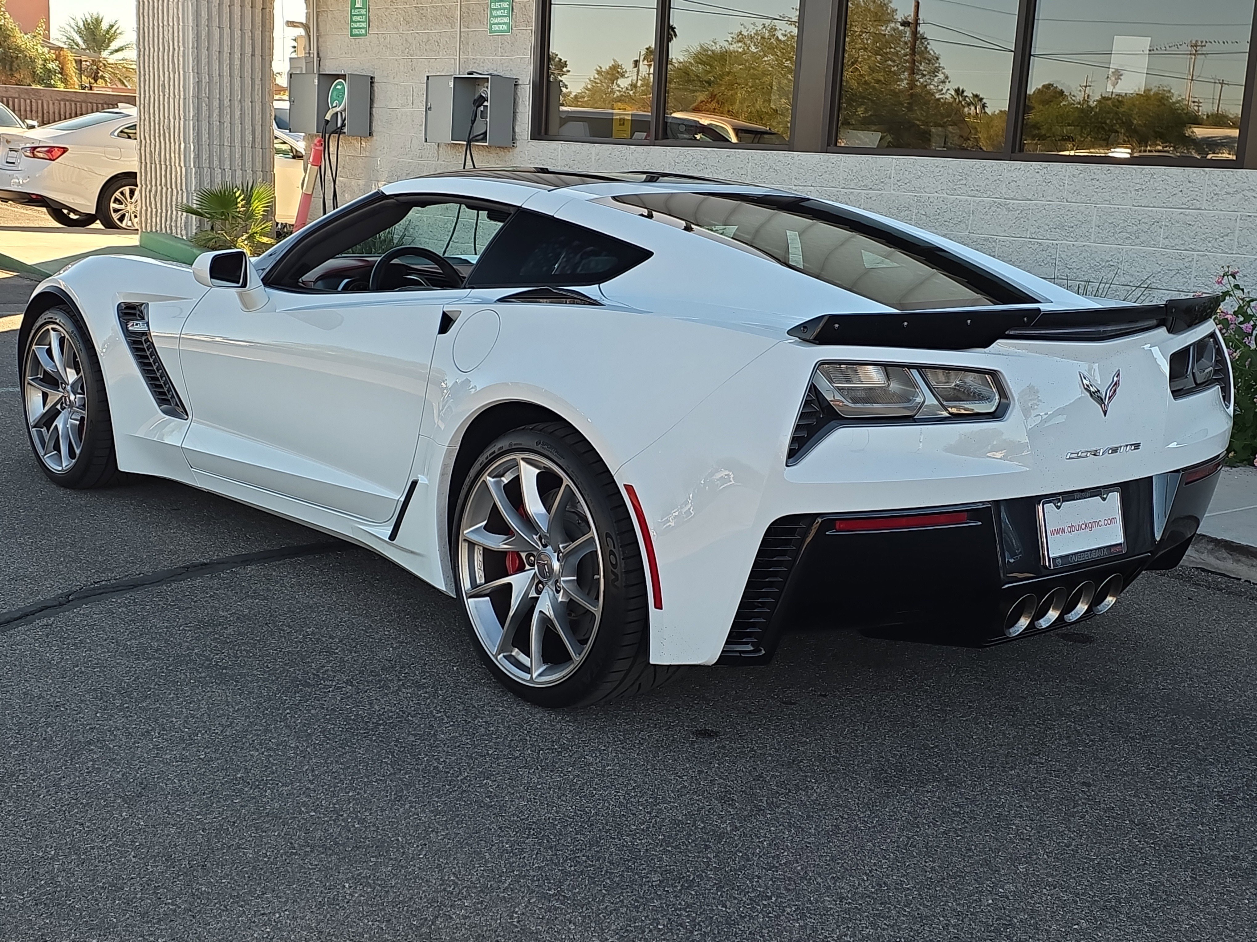 Used 2016 Chevrolet Corvette Z06 w/ 3LZ Preferred Equipment Group image 6