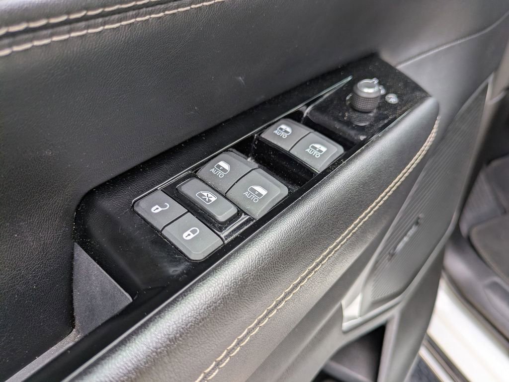 Used 2024 Jeep Wagoneer Series II w/ Flexible Seating Group image 13