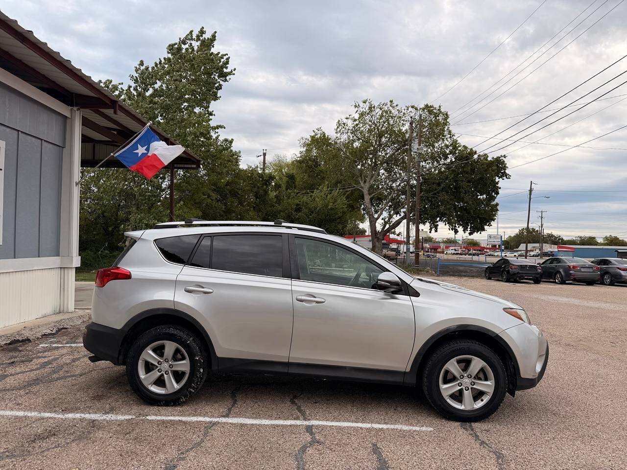 Used 2014 Toyota RAV4 XLE FWD image 5