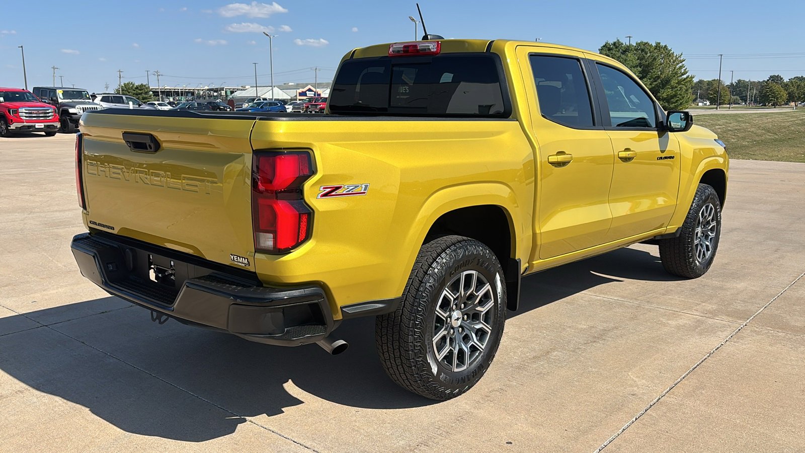 Used 2023 Chevrolet Colorado Z71 w/ Z71 Convenience Package 2 image 9