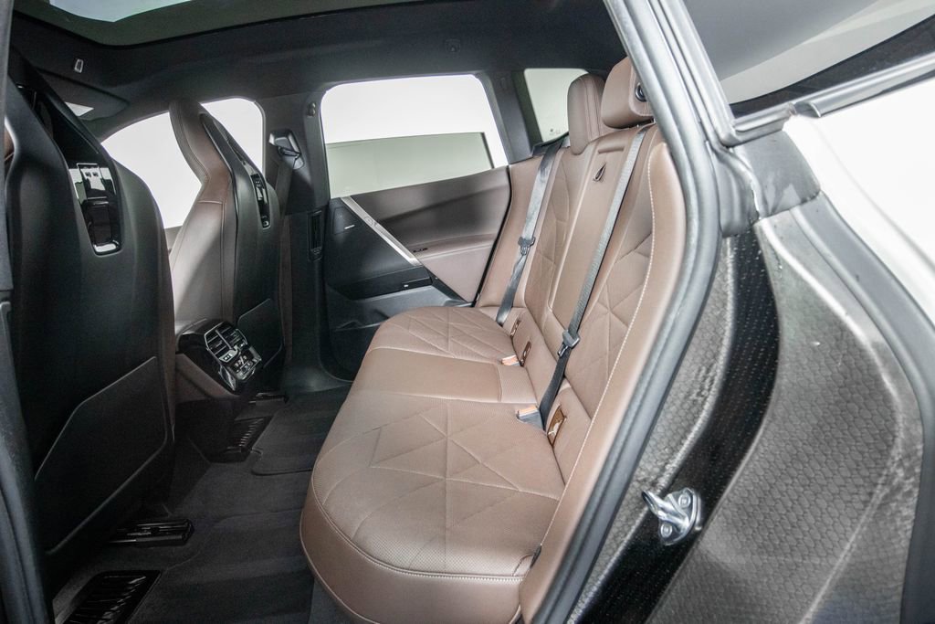 Used 2022 BMW iX xDrive50 w/ Premium Package image 10