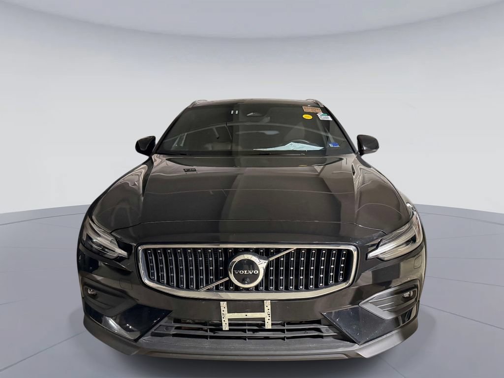 Used 2025 Volvo V60 B5 Cross Country Plus AWD/4WD image 2
