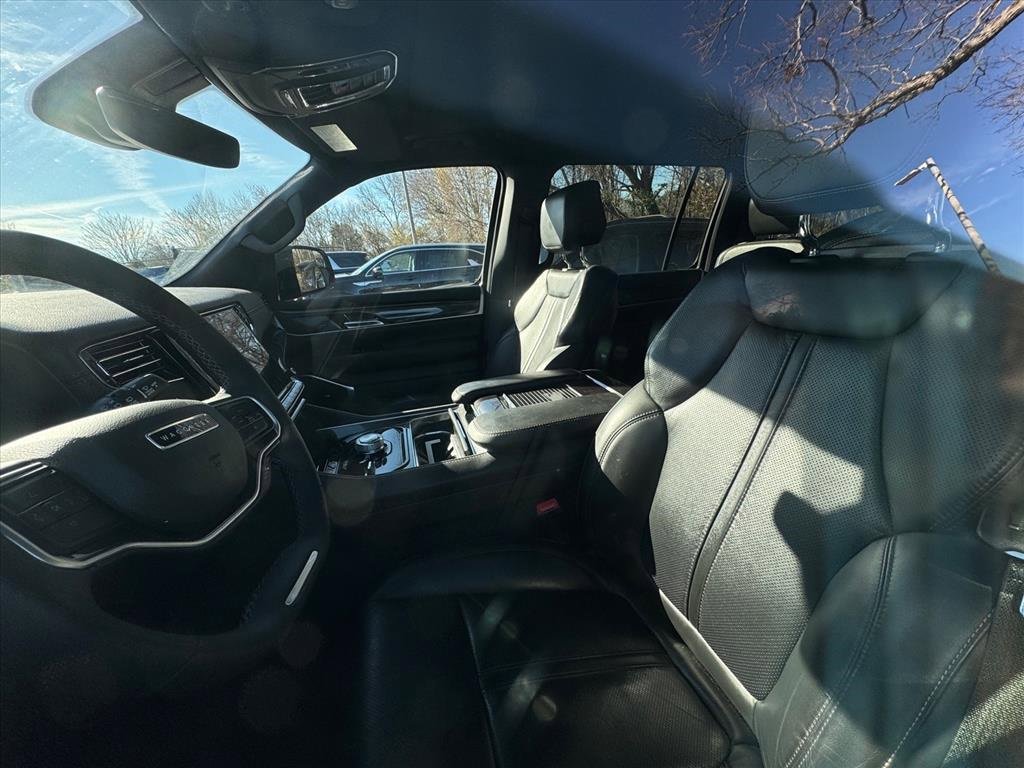 Used 2023 Jeep Wagoneer L 4WD w/ Premium Group I image 8