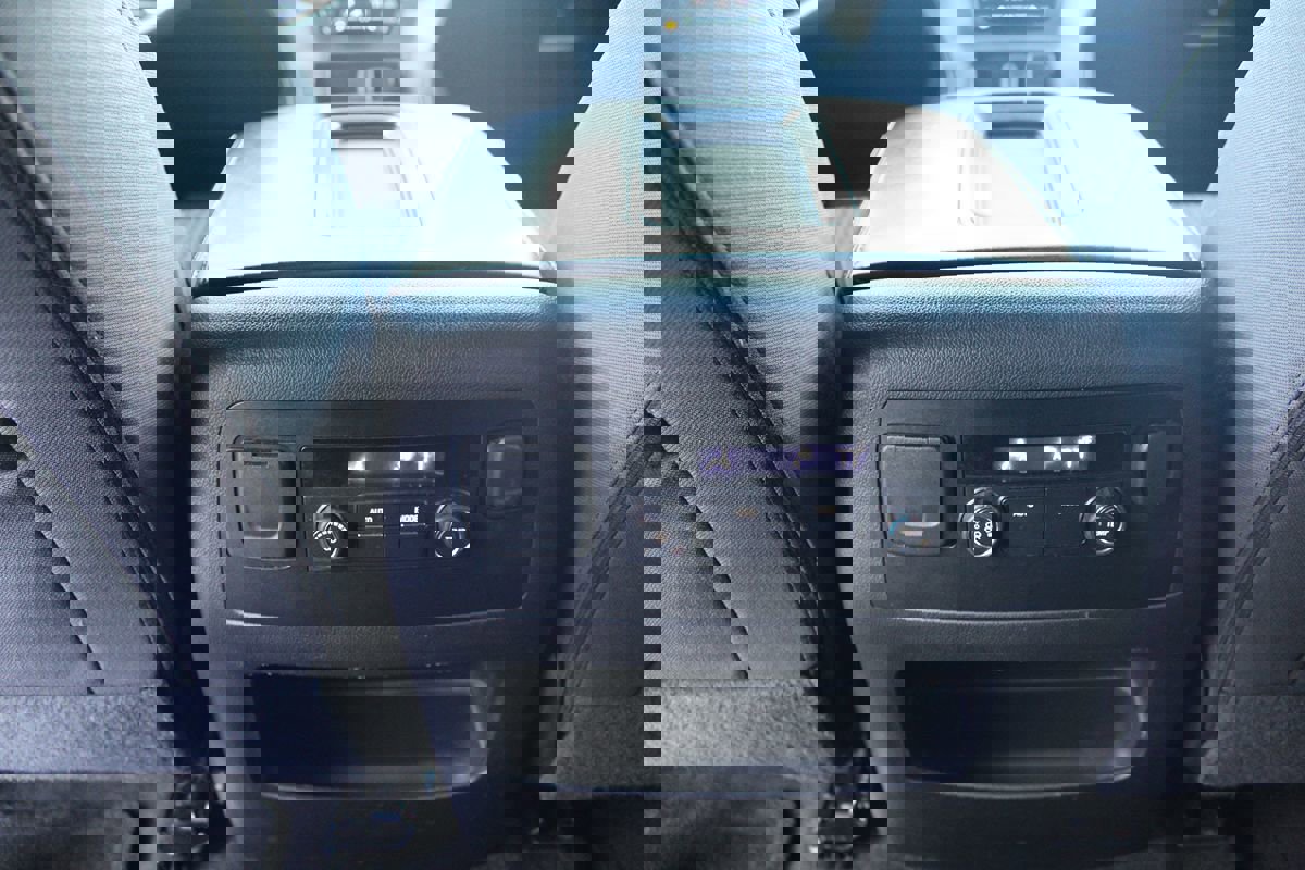 Used 2016 GMC Yukon SLE image 25