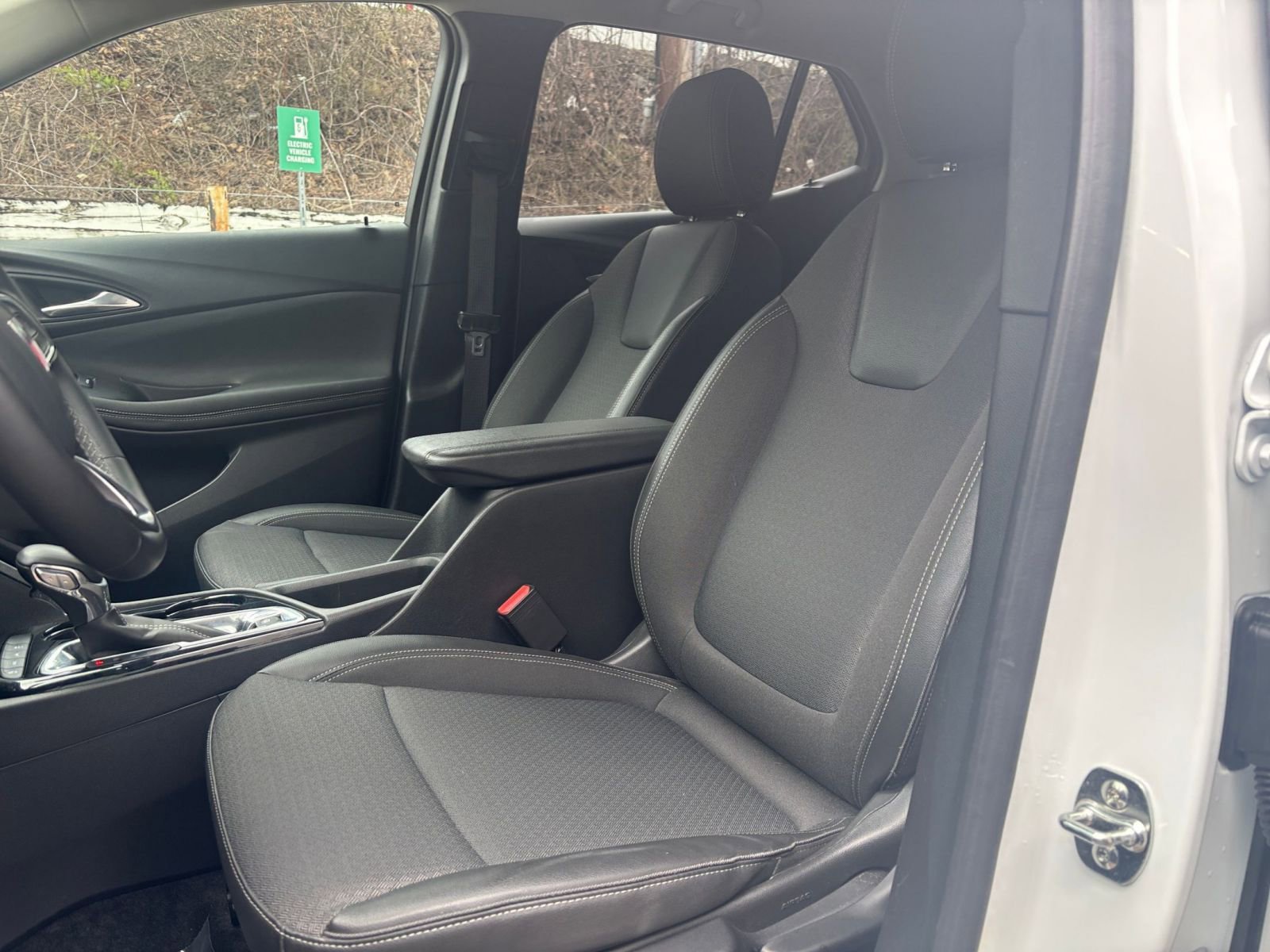 Used 2025 Buick Encore GX Preferred image 36