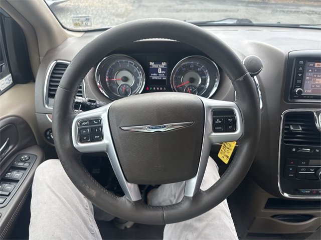 Used 2013 Chrysler Town & Country Touring image 14