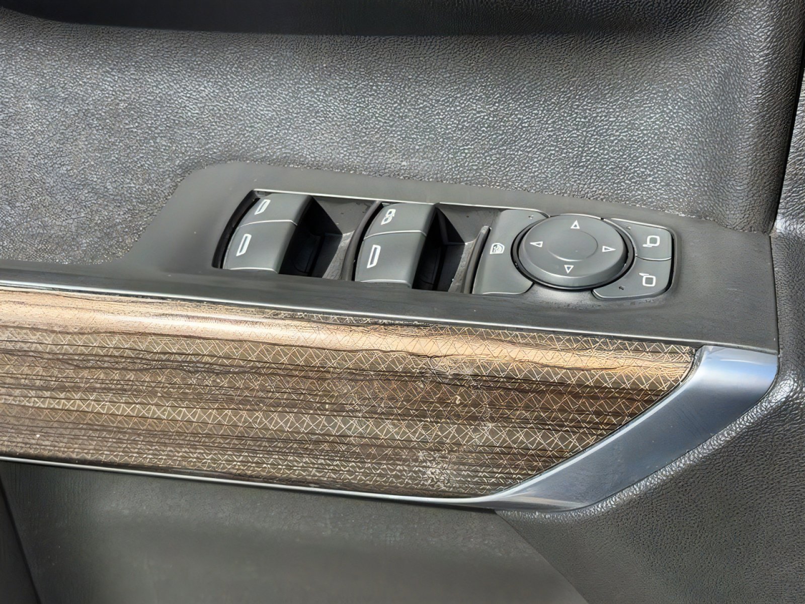 Used 2021 Chevrolet Silverado 1500 LT RWD image 16