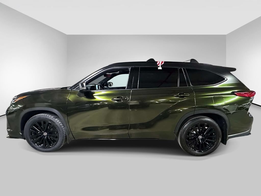 Used 2023 Toyota Highlander XSE AWD/4WD image 2