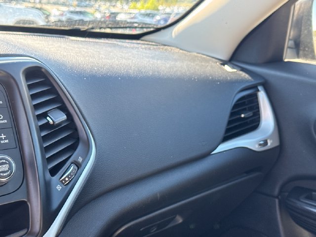 Used 2014 Jeep Cherokee Sport FWD image 35