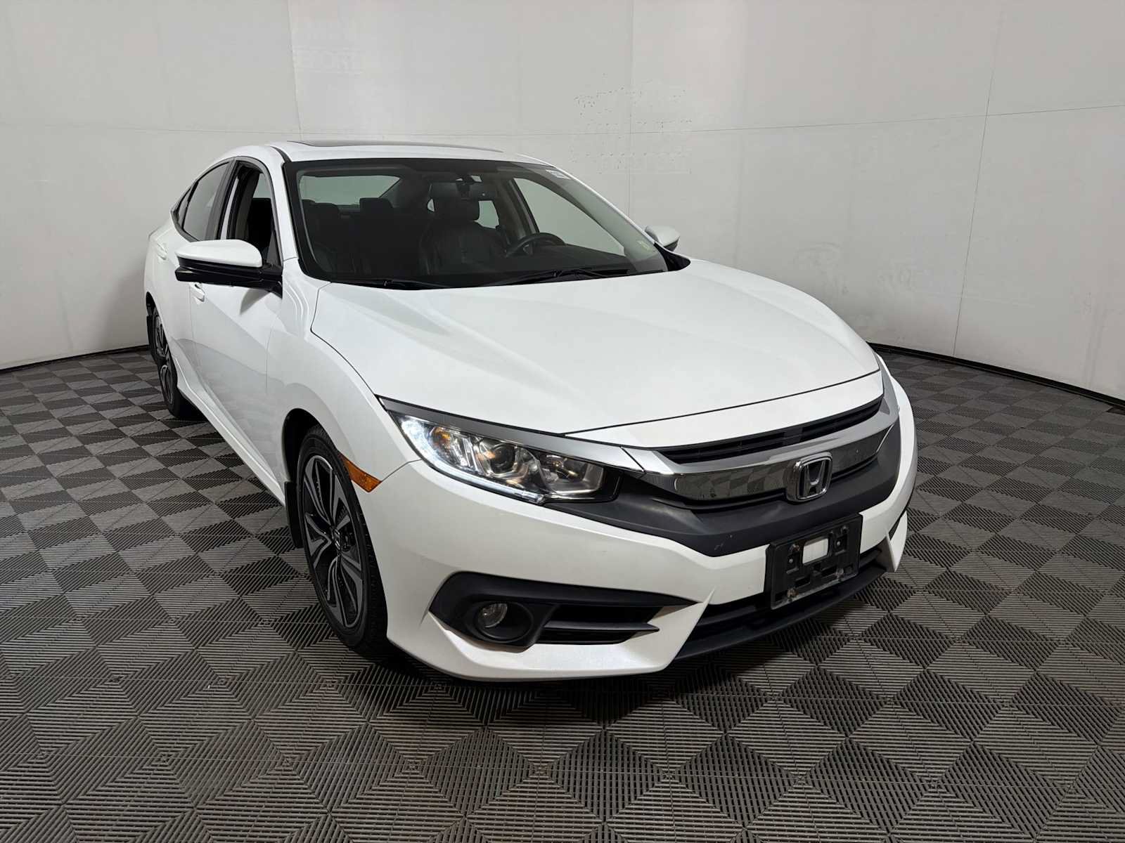 Used 2016 Honda Civic EX-L image 2