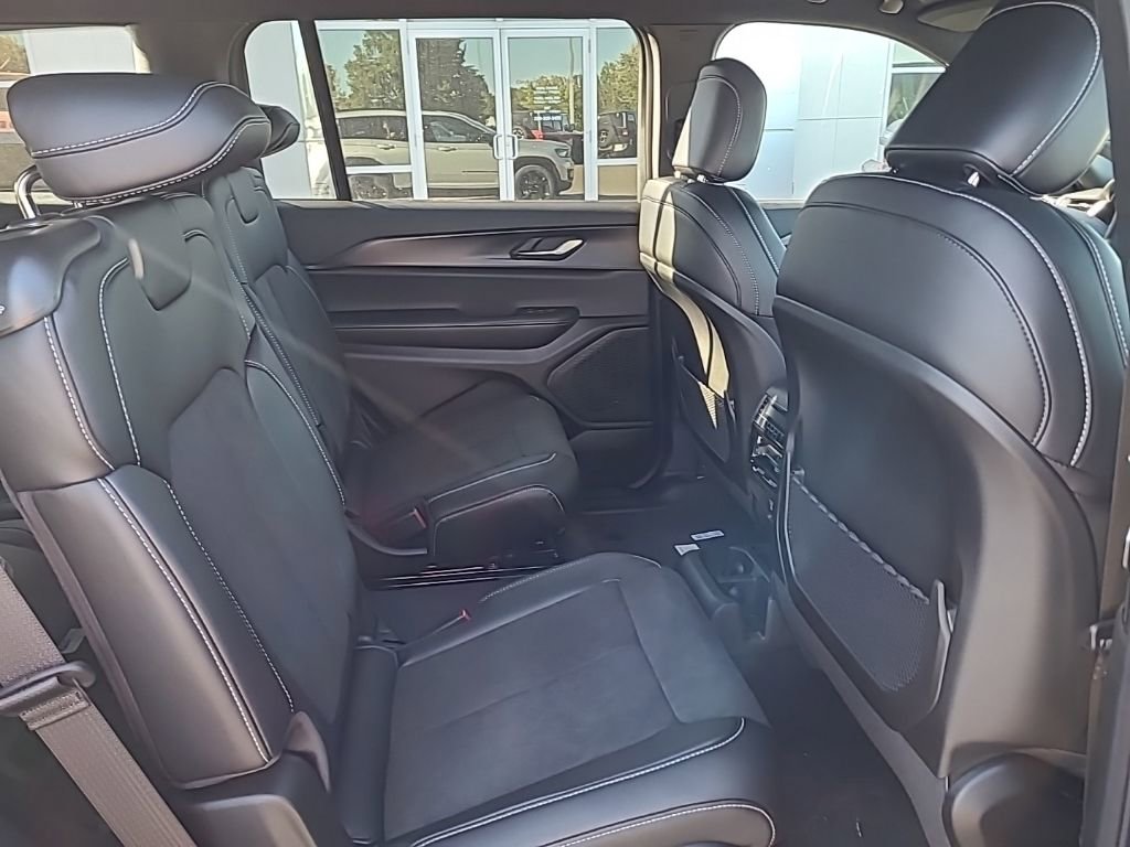New 2025 Jeep Grand Cherokee L Altitude image 22
