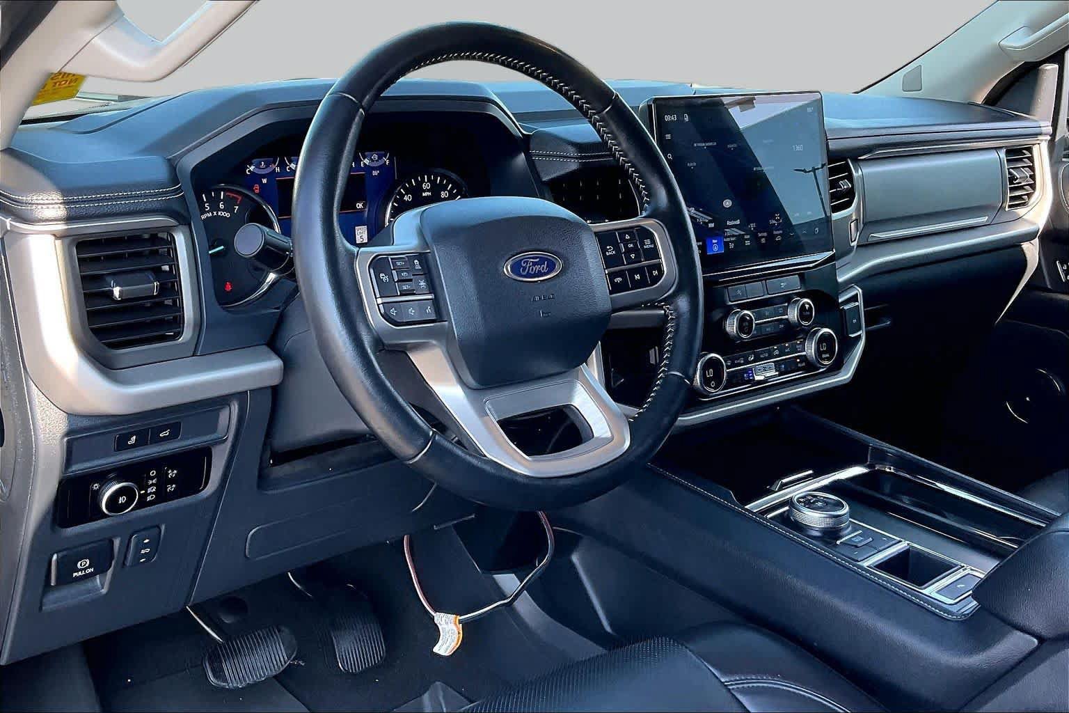 Used 2024 Ford Expedition XLT RWD image 16