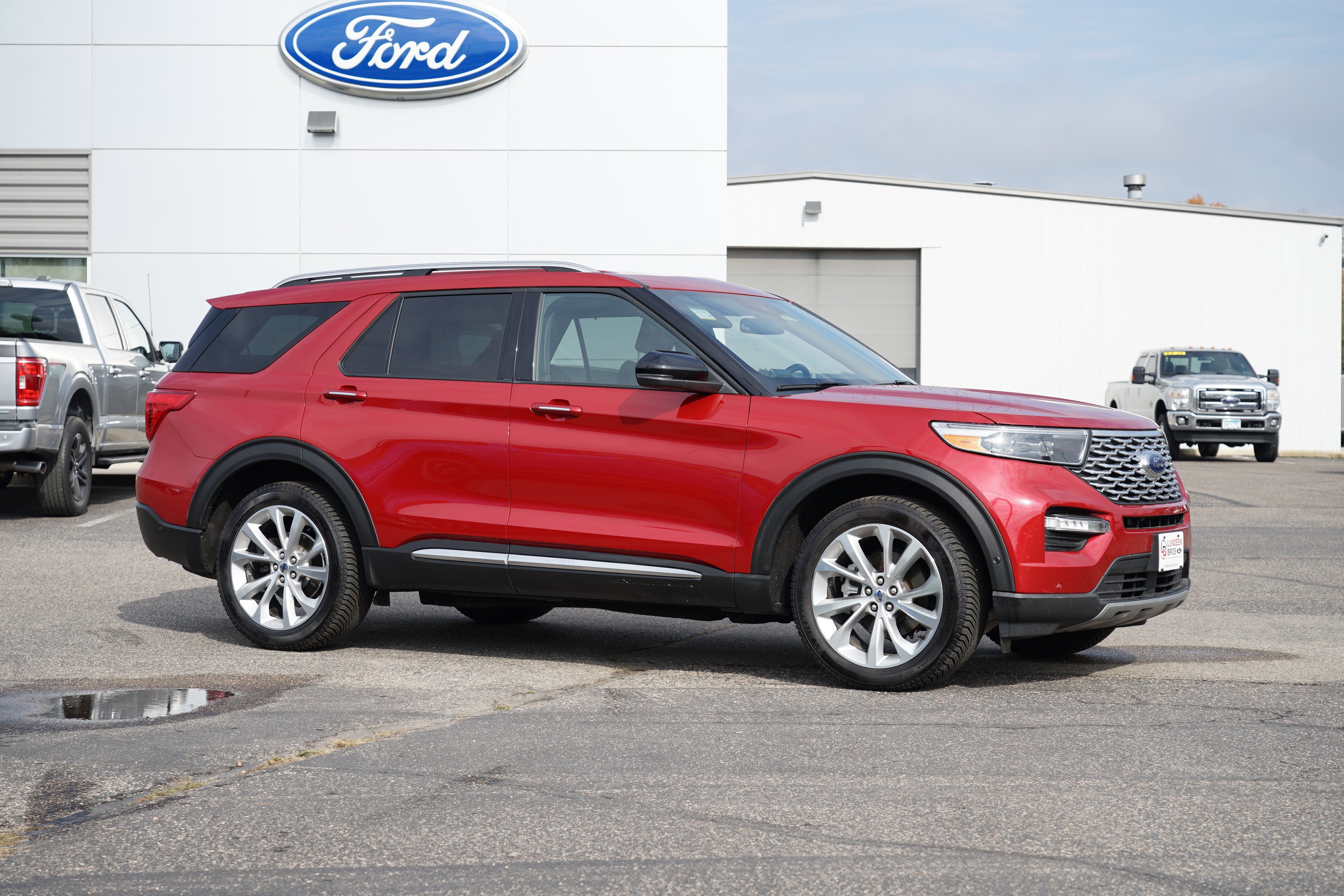 Used 2021 Ford Explorer Platinum w/ Equipment Group 601A image 2