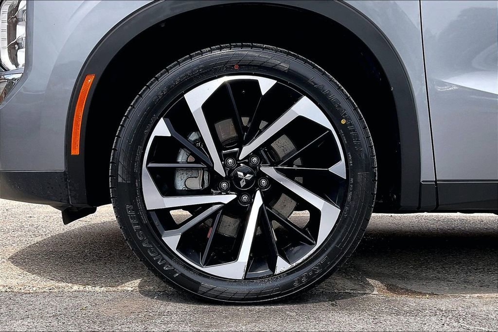 Used 2023 Mitsubishi Outlander SE AWD/4WD image 9