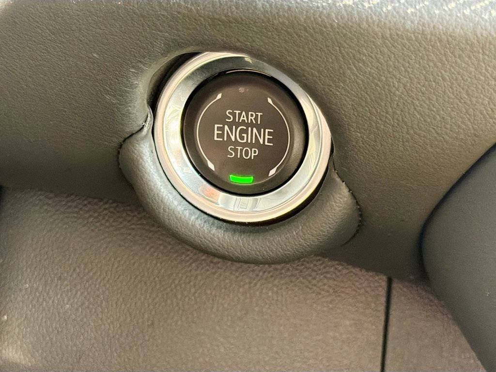 Used 2025 Chevrolet Suburban Z71 AWD/4WD image 37
