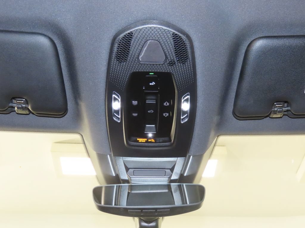 Certified 2025 Porsche Cayenne AWD/4WD image 31