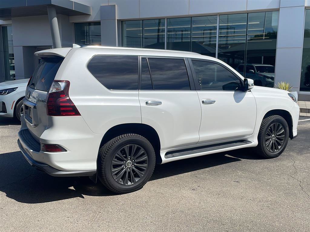 Used 2022 Lexus GX 460 Premium w/ Accessory Package AWD/4WD image 3