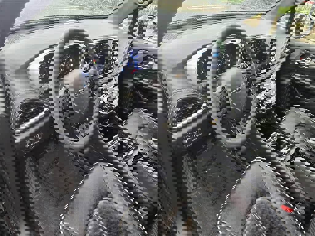 Used 2022 Chrysler Pacifica Limited w/ Uconnect Theater Family Group image 11