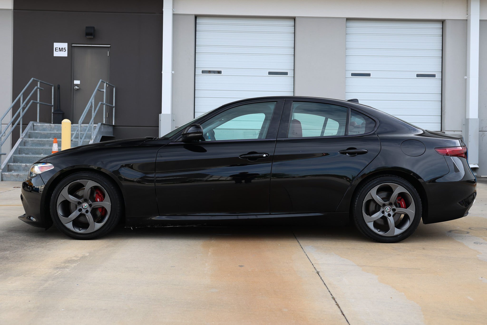 Used 2019 Alfa Romeo Giulia w/ Quick Order Package 22K Sport RWD image 4