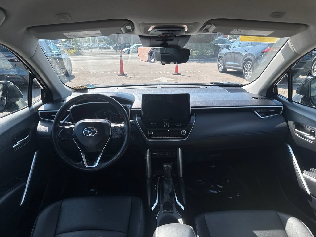 Used 2025 Toyota Corolla Cross XLE FWD image 11