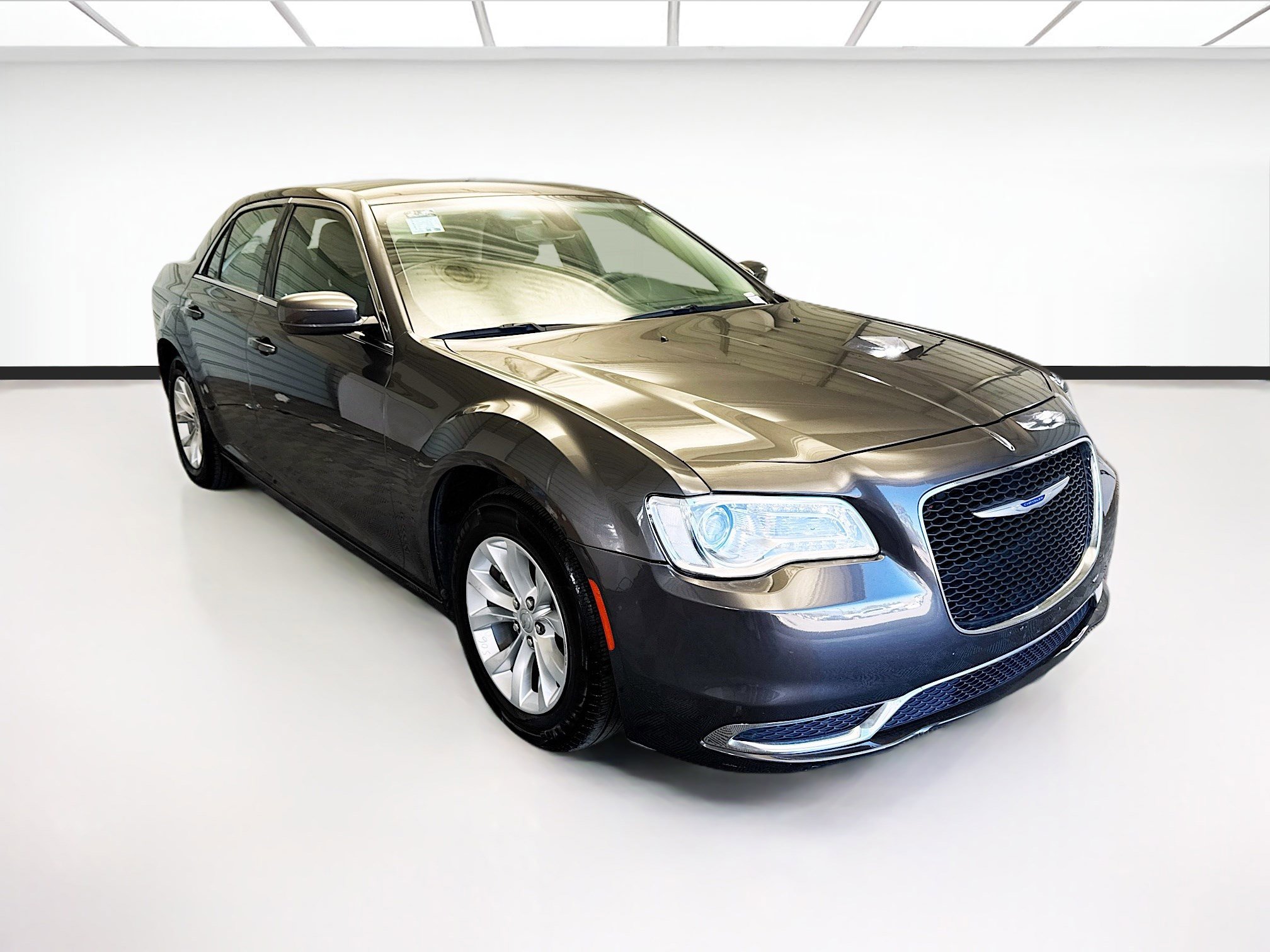 Used 2023 Chrysler 300 Touring image 3
