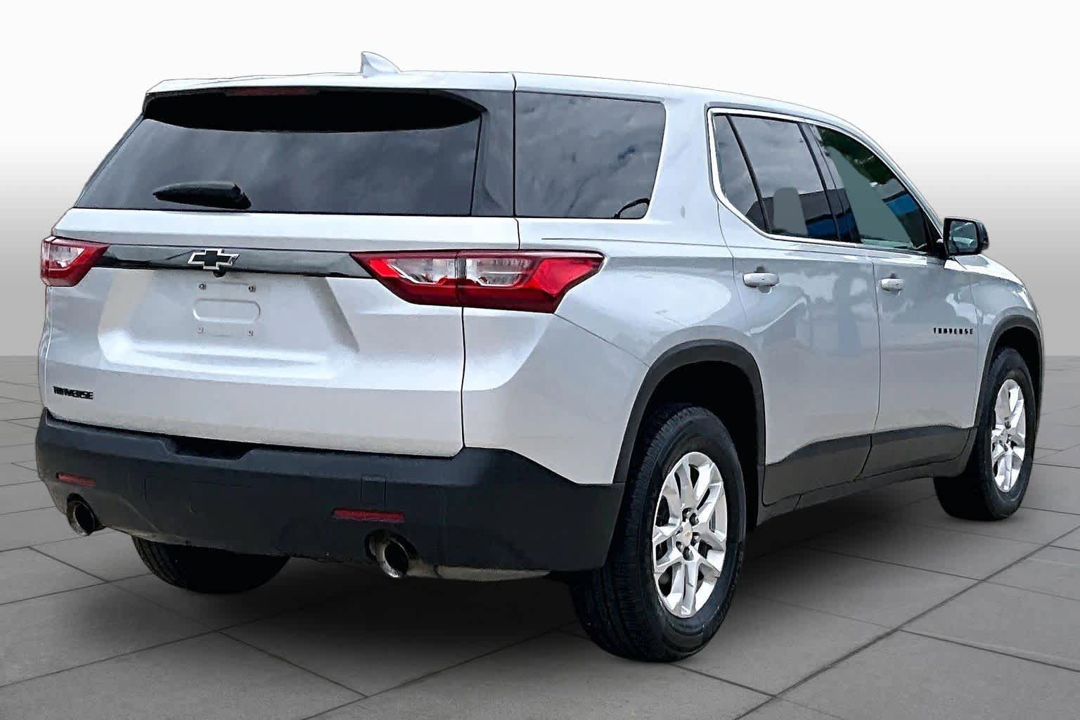Used 2019 Chevrolet Traverse LS w/ LPO, Blackout Package FWD image 12