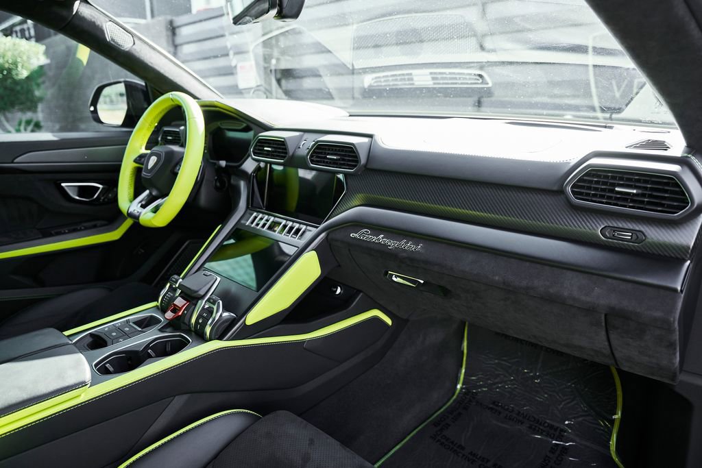 Used 2022 Lamborghini Urus AWD/4WD image 41