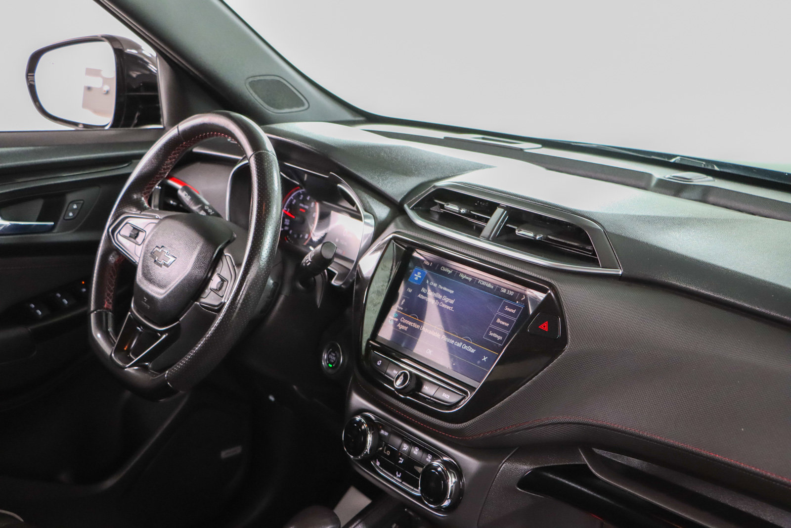 Used 2021 Chevrolet TrailBlazer RS w/ Technology Package FWD image 26