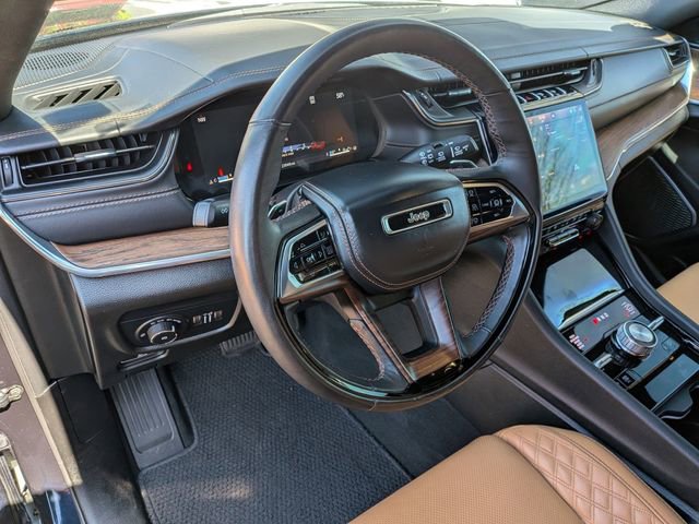 Used 2024 Jeep Grand Cherokee L Summit w/ High Altitude Package AWD/4WD image 11