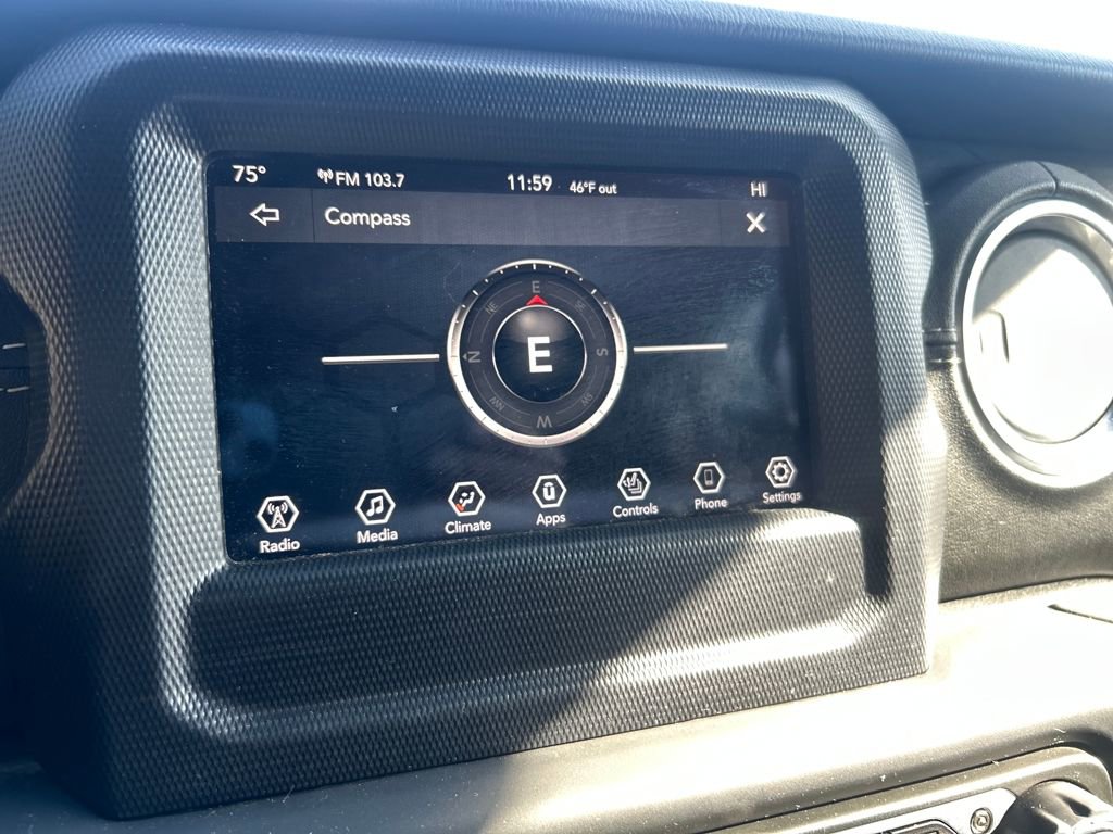 Used 2018 Jeep Wrangler Unlimited Sahara w/ Cold Weather Group image 13