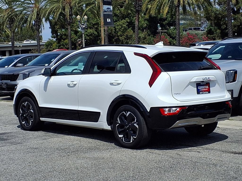 Certified 2024 Kia Niro Wind FWD image 4