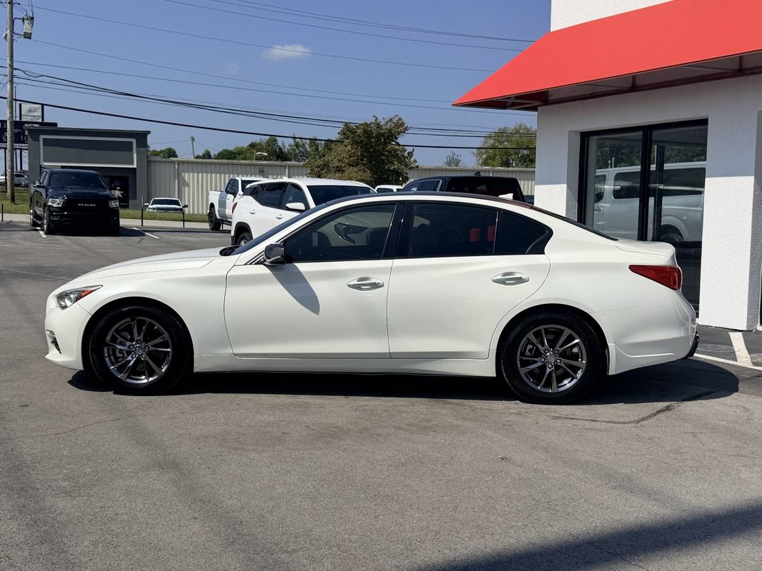 Used 2017 INFINITI Q50 Signature Edition w/ All Weather Package (L93) AWD/4WD image 3
