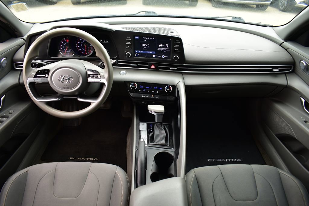 Used 2022 Hyundai Elantra SEL FWD image 18